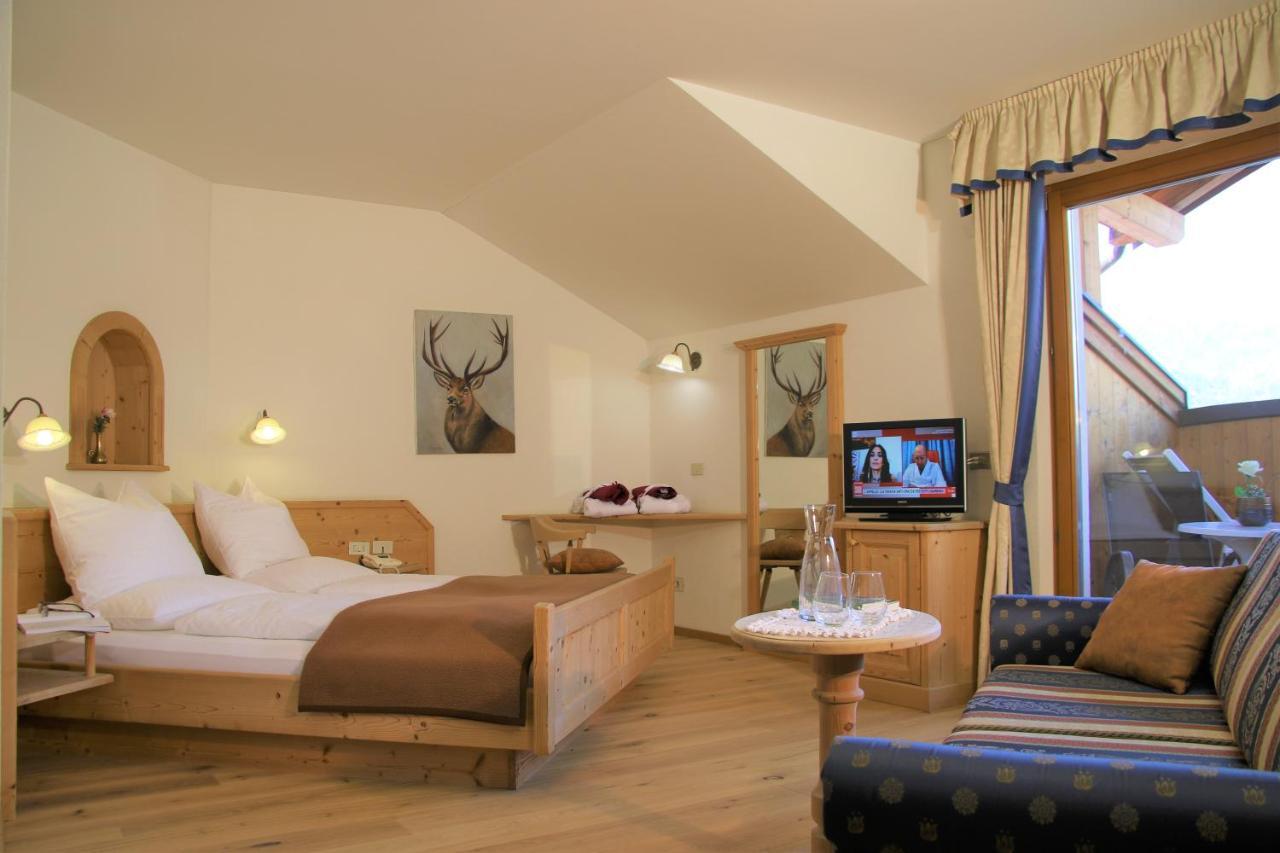 Hotel Alpenrose Dolomites La Valle Exterior photo