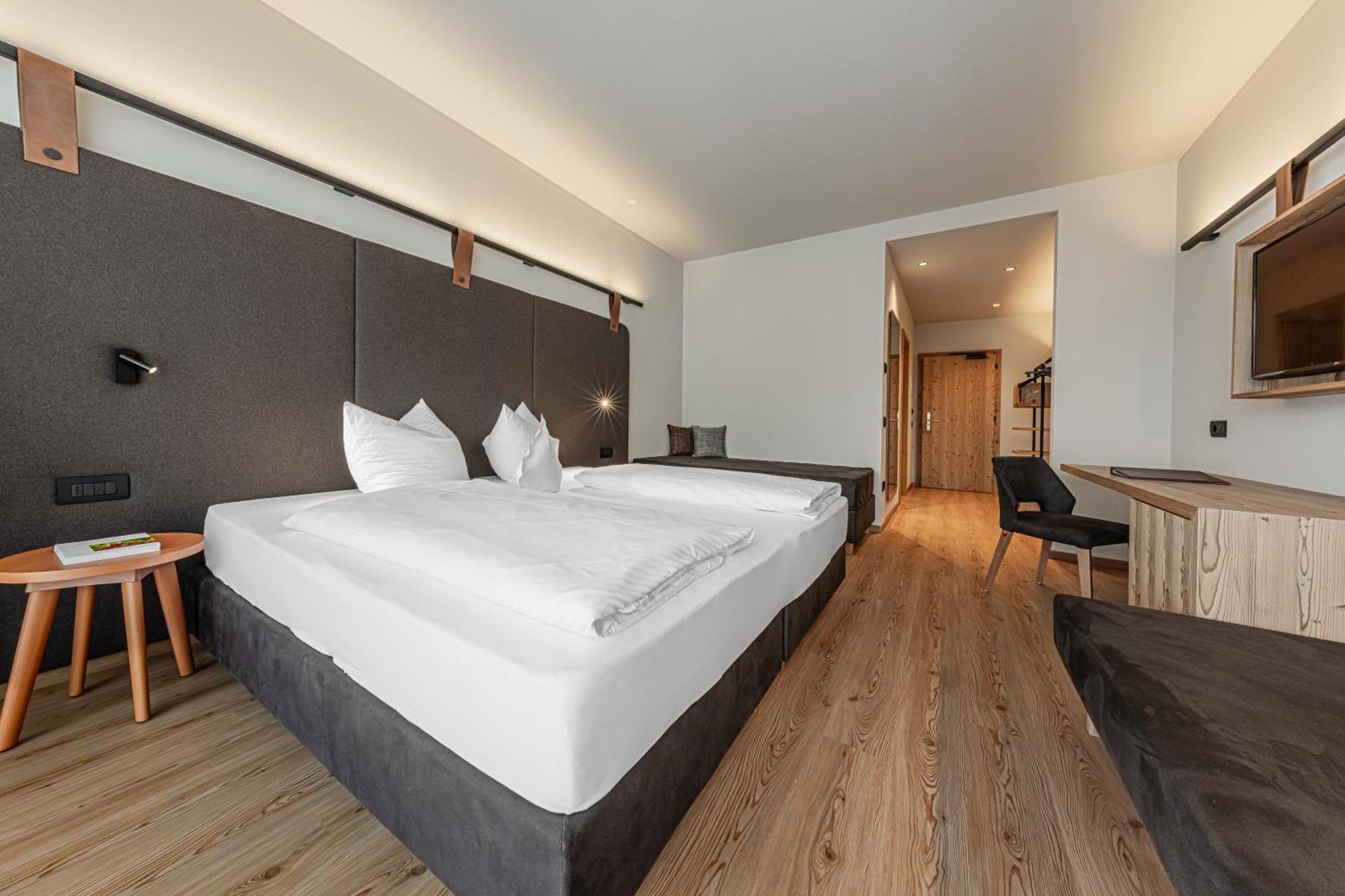 Hotel Alpenrose Dolomites La Valle Exterior photo