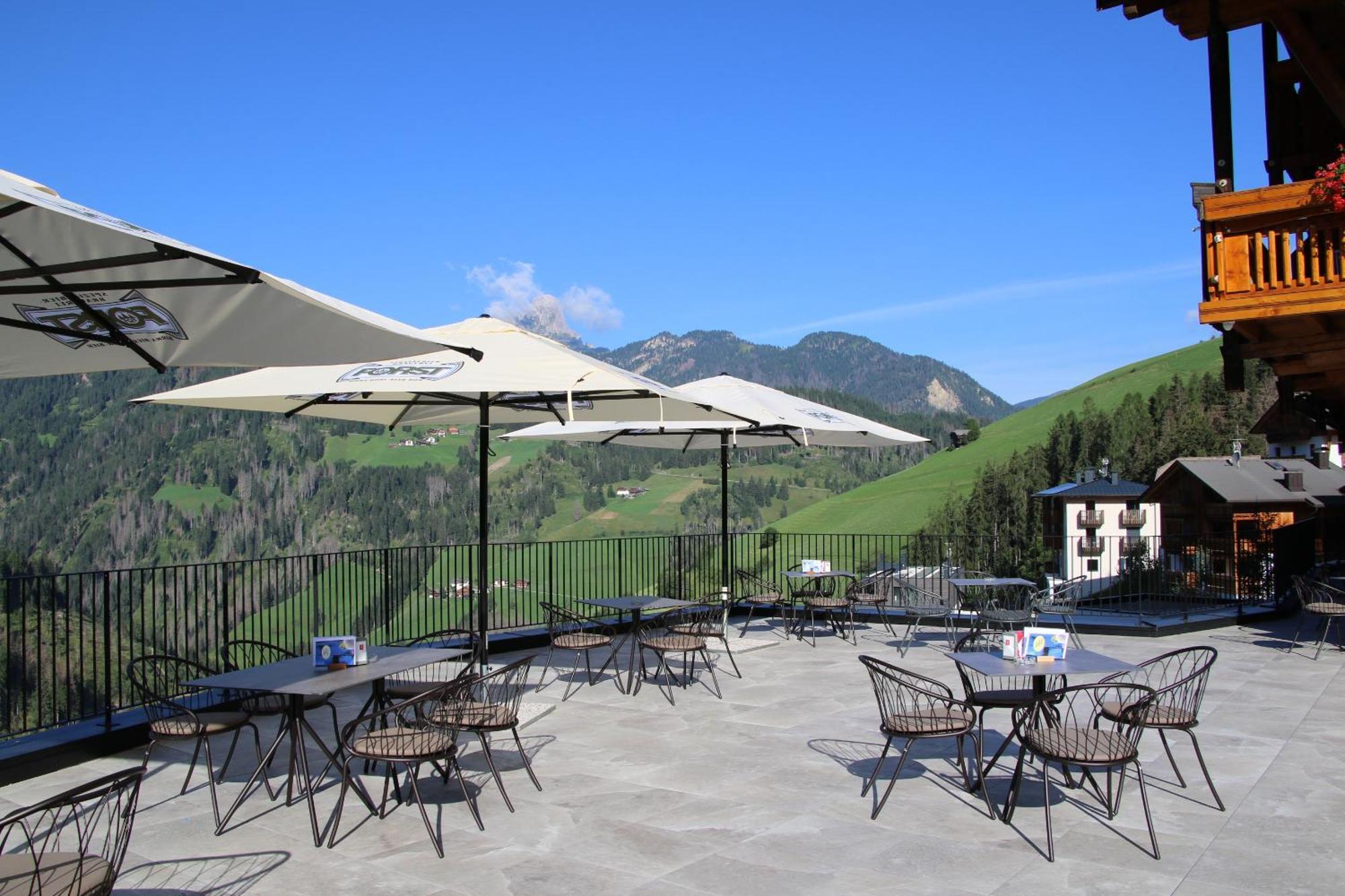 Hotel Alpenrose Dolomites La Valle Exterior photo