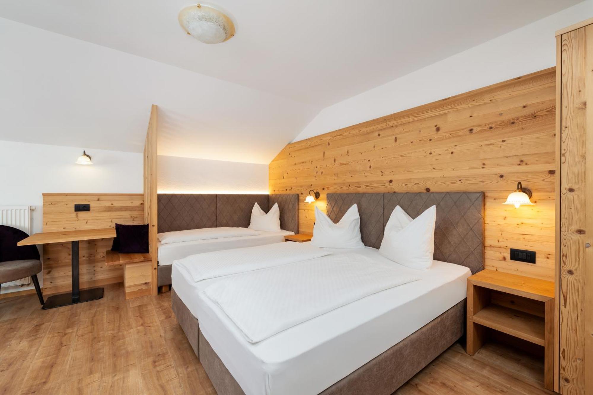 Hotel Alpenrose Dolomites La Valle Exterior photo
