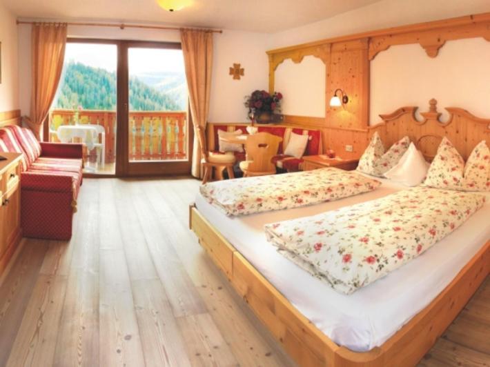 Hotel Alpenrose Dolomites La Valle Room photo